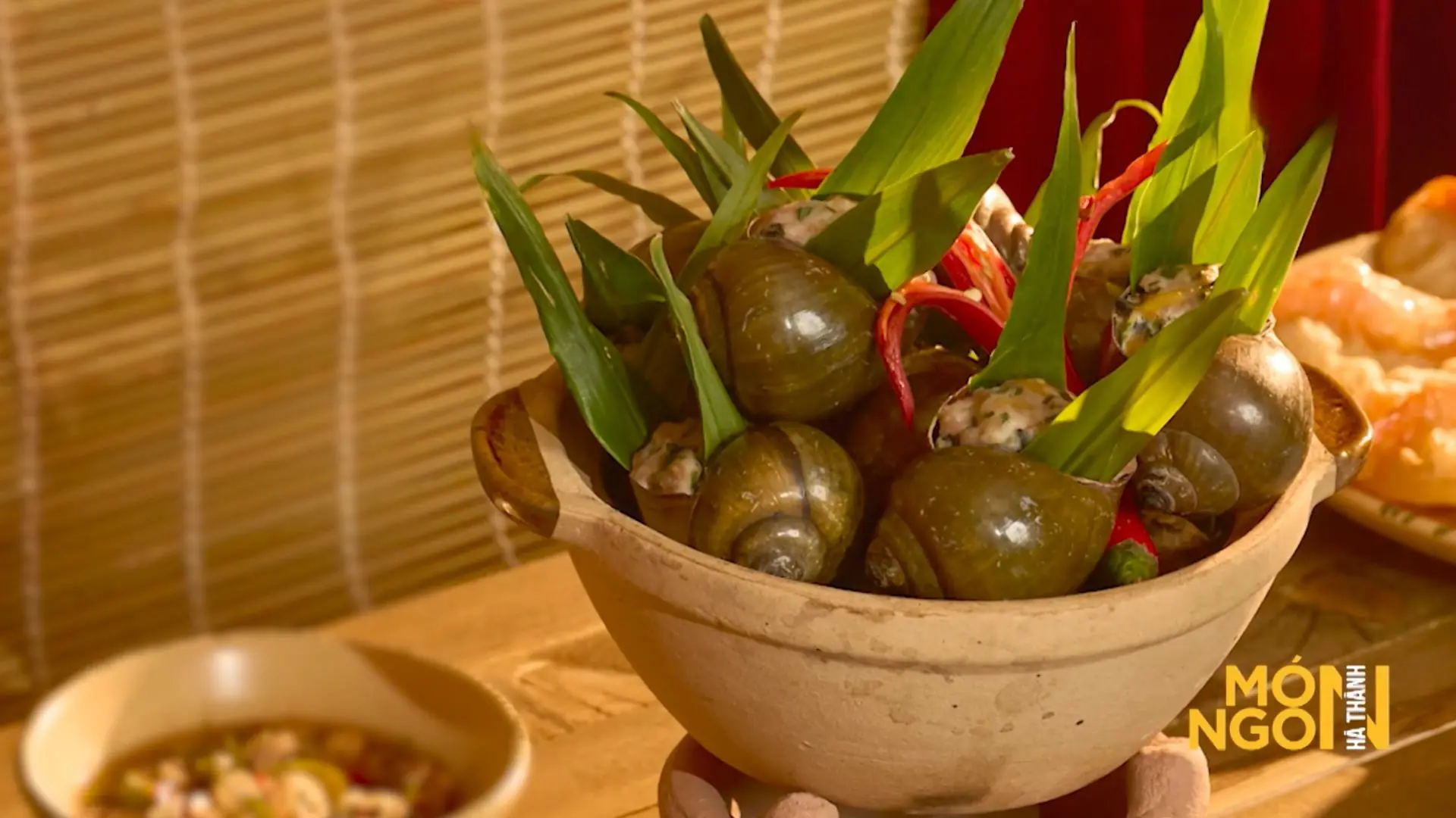 Ốc hấp lá gừng 